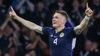 Scott McTominay chơi hay nhất tuyển Scotland; Thibaut Courtois chỉ trích HLV Tedesco